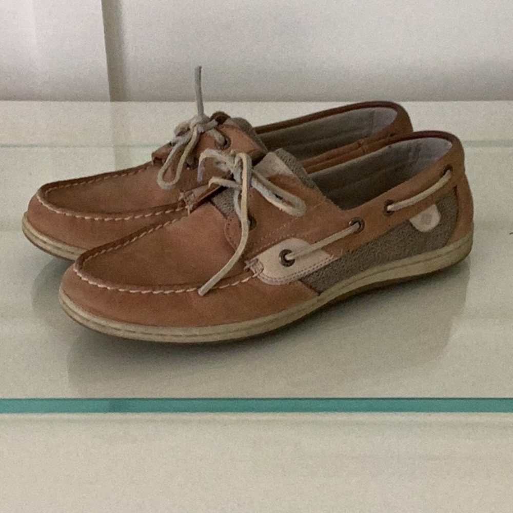 Sperry Tan and Cream Boat Shoes